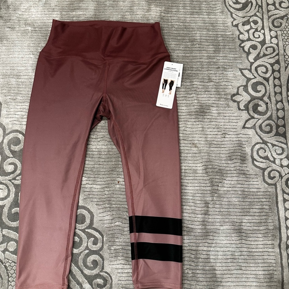 ALO Yoga women’s Mauve Leggings with Black Accents